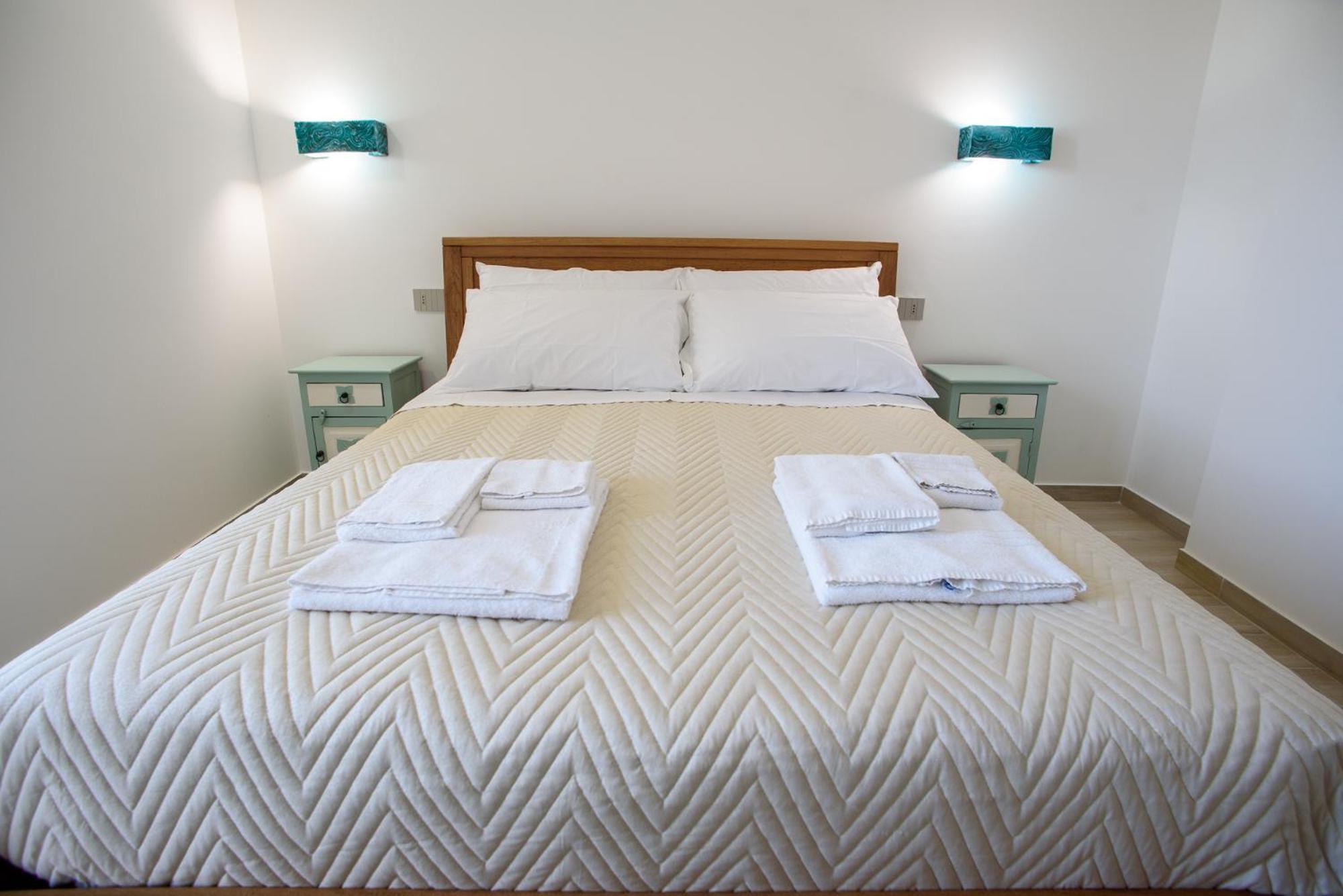 Central Station Apartments - Fanale Rentals Palermo Room photo